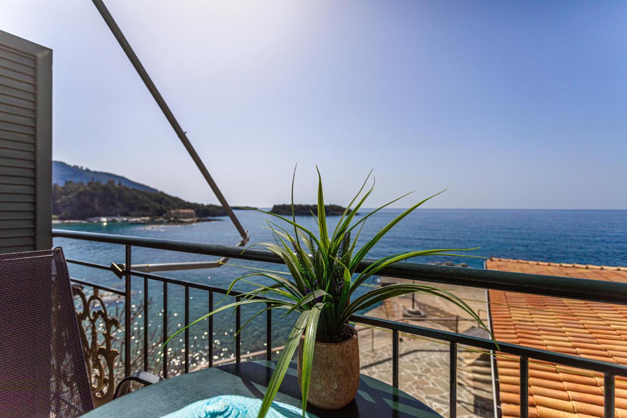 Marina Aparthotel Kardamyli Exterior photo