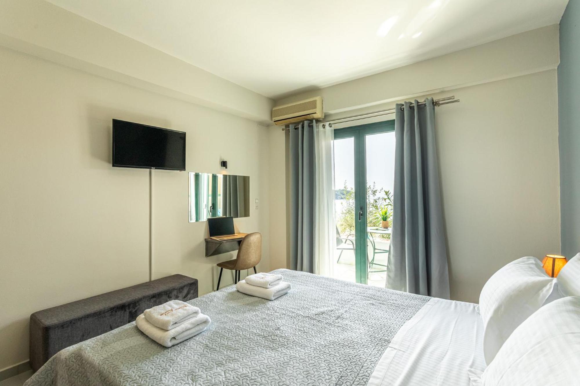 Marina Aparthotel Kardamyli Exterior photo